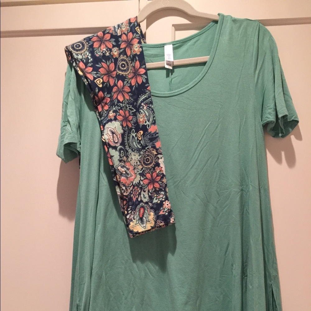 Lula Roe Perfect Tee And one size leggings